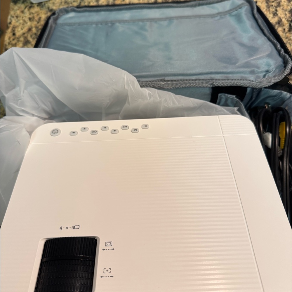 Vankyo Leisure 470 Portable Projector - Picture 6 of 8